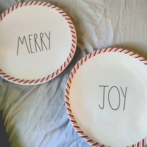 Set of 4 Rae Dunn Christmas Plates